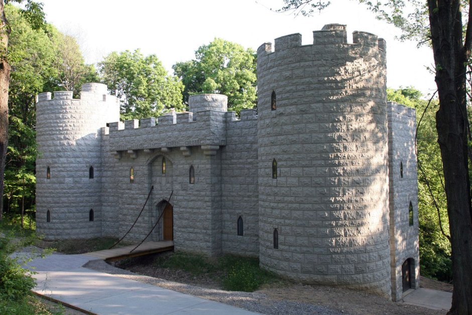 Дом в виде крепости