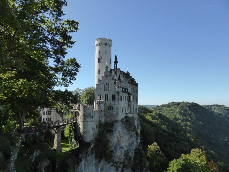 Разрушенный замок Лихтенштейн Германия