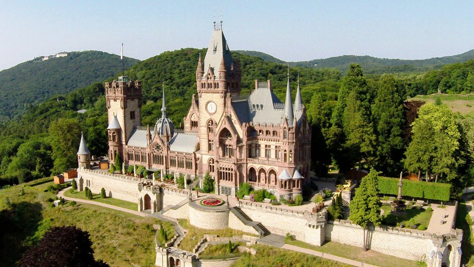 Замок Драхенбург близ Бонна