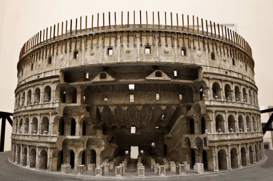 Колизей Рим колонны