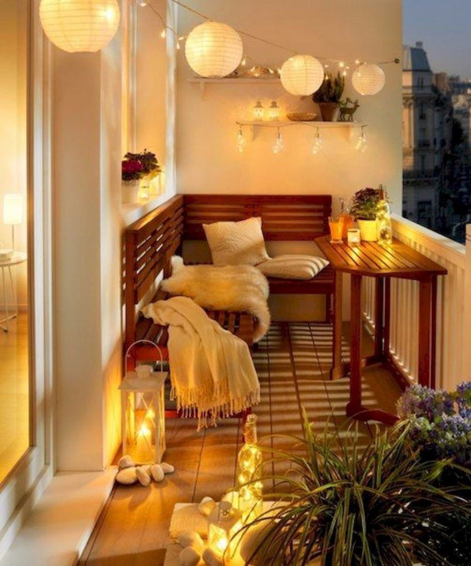 Красивый уютный балкон