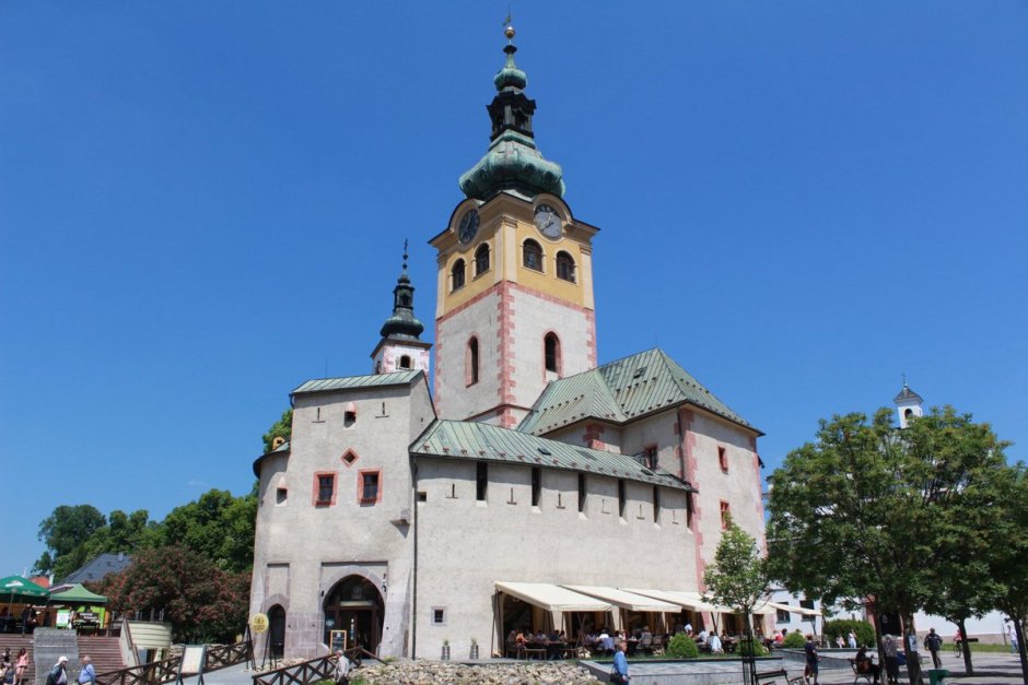 Замок Словенска Лупча