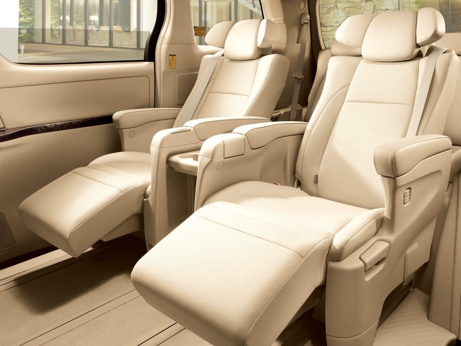 Тойота Alphard 2021