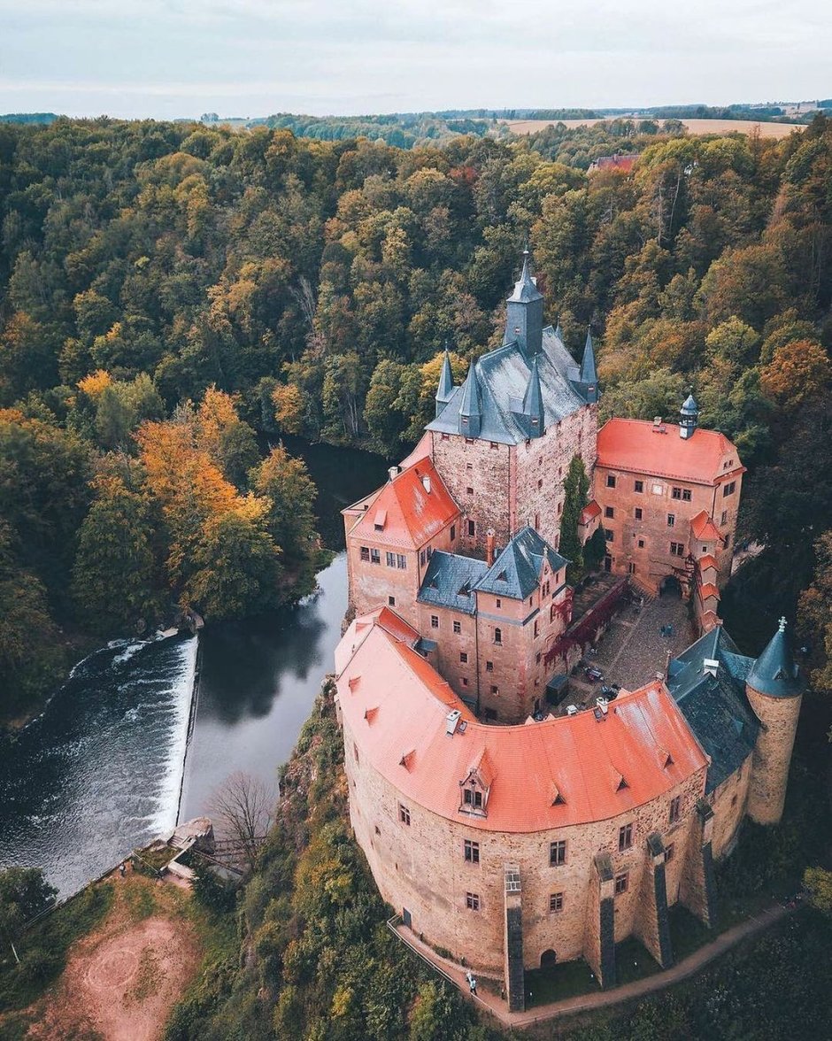 Осенние фото замок Крибштайн