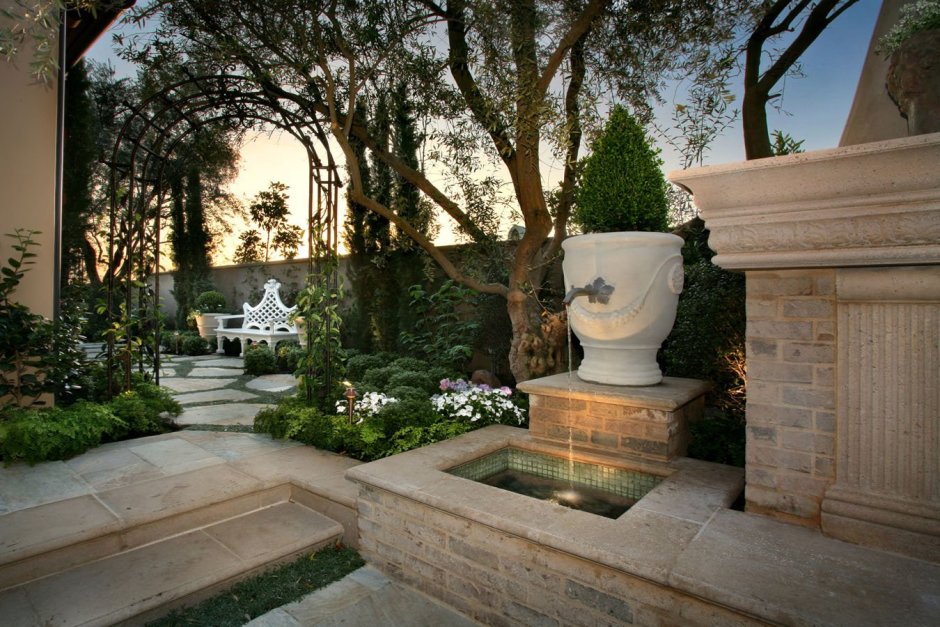 Средиземноморский сад фонтанчик