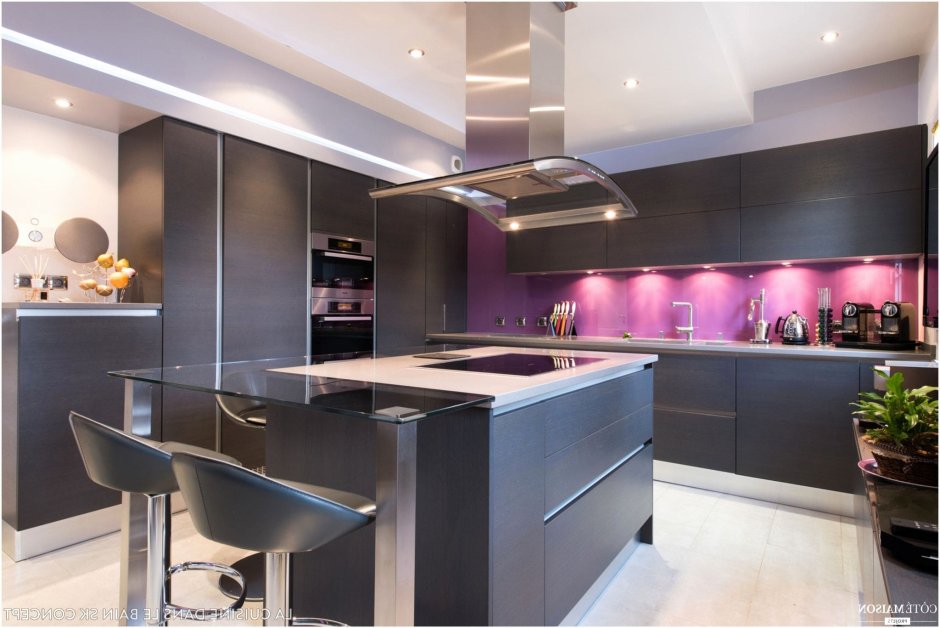 Кухня лофт фиолетовая
