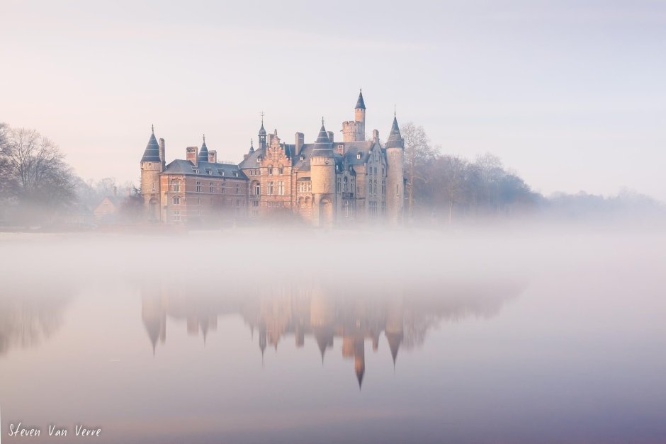 Польша туманное озеро замок