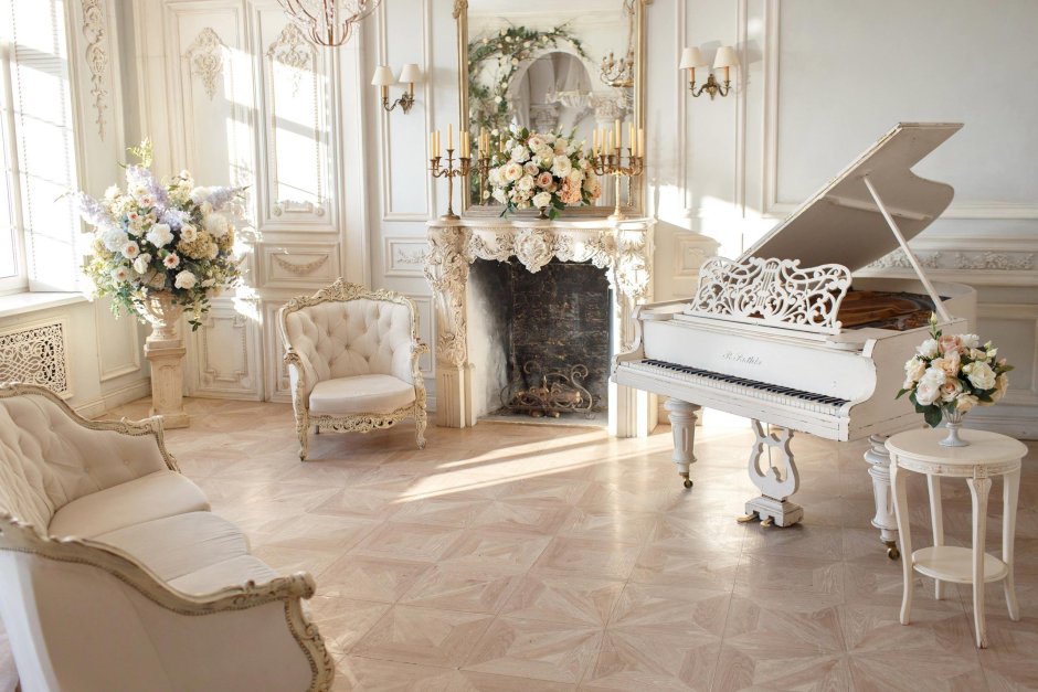 Гостиная с белым роялем