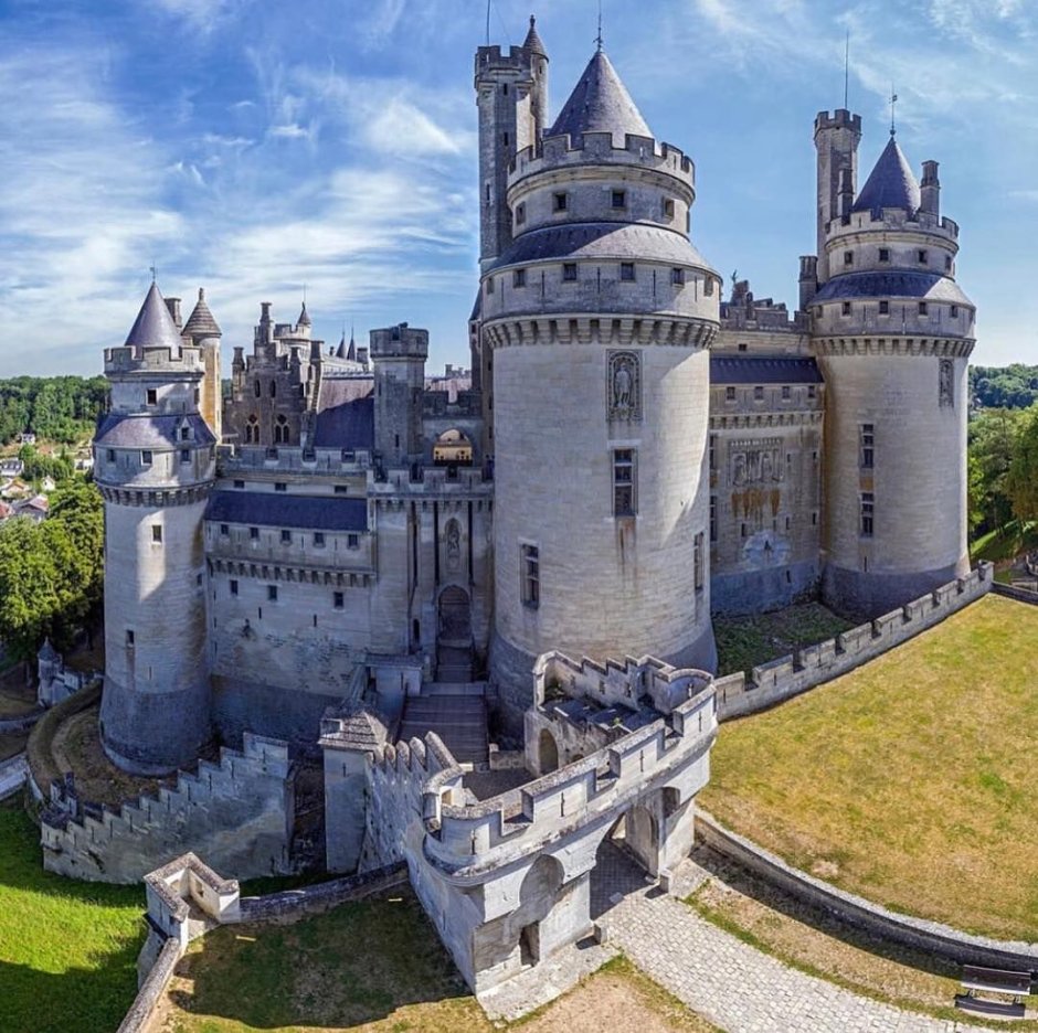 Замок Пьерфон Франция