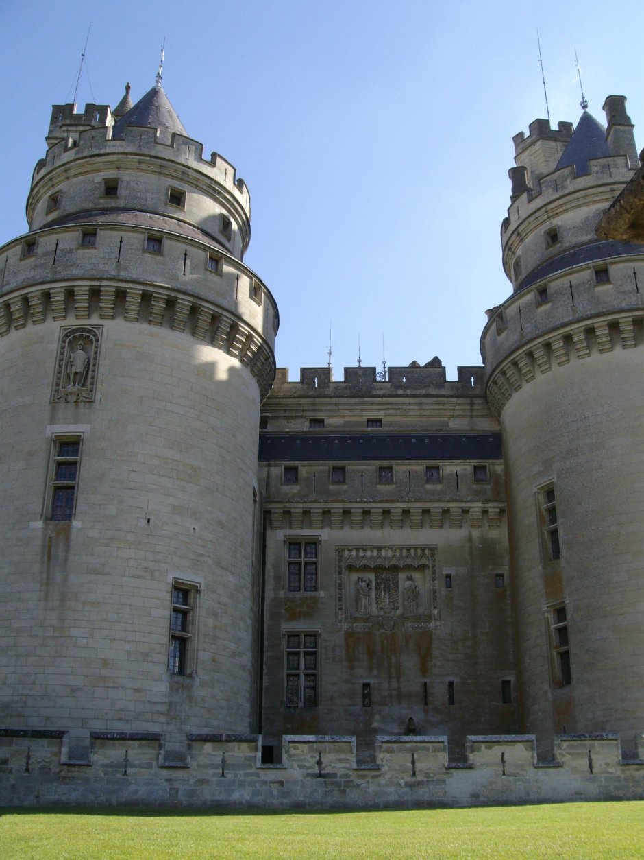 Шато де Пьерфон средневековый боевой замок