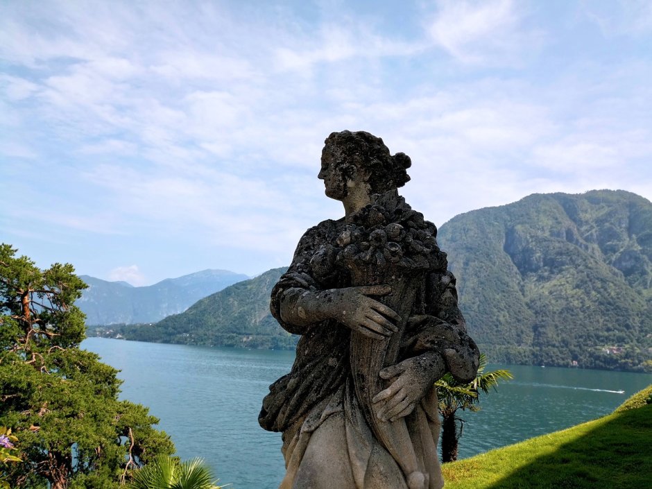Озеро Комо статуя призрак