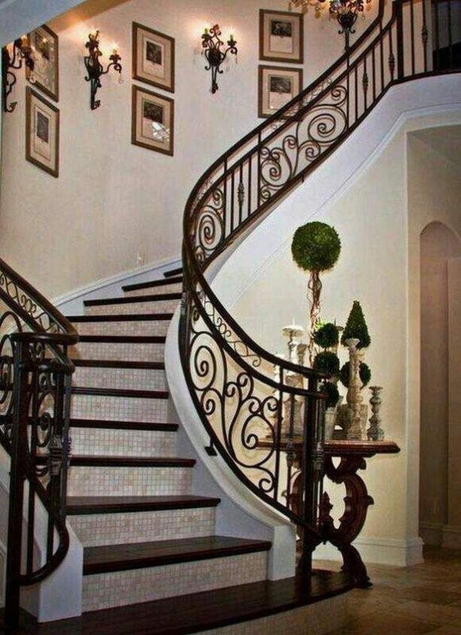 Декор перил лестницы