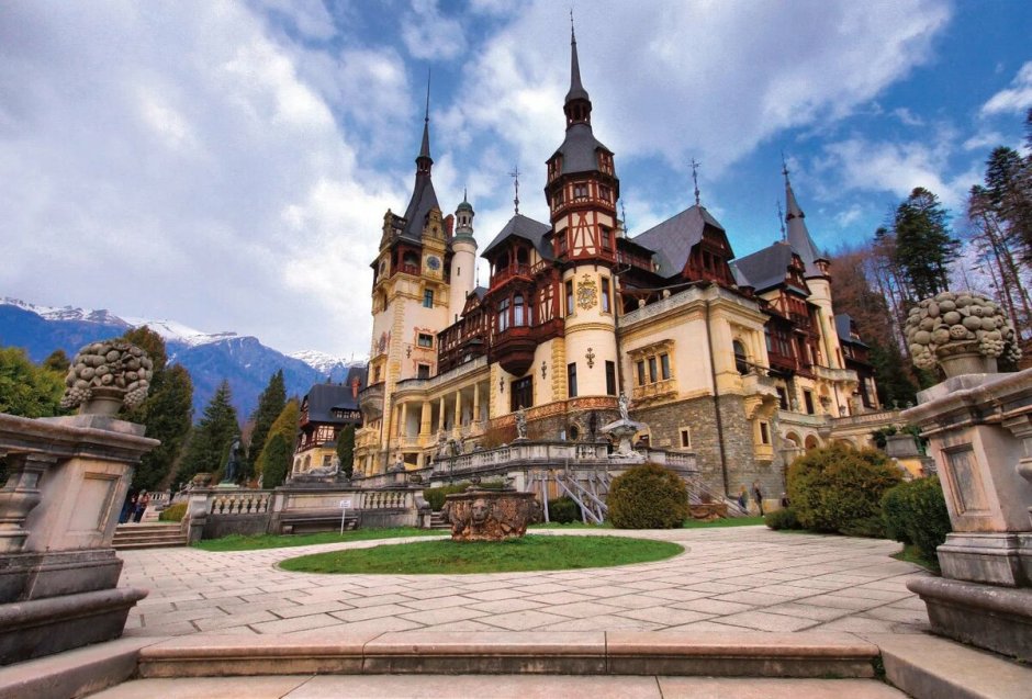 Замок Пелеш Румыния фасад