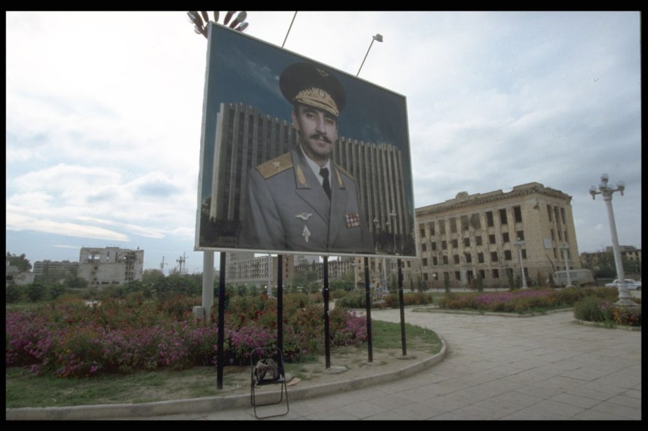 Площадь минутка Грозный 1995