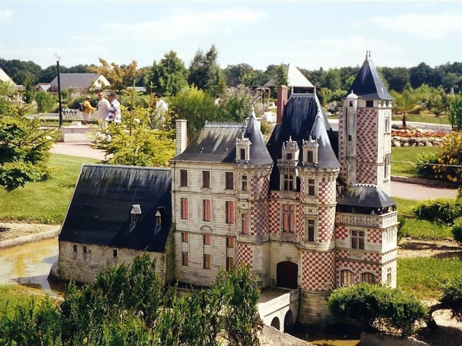 Замок Гробуа Франция