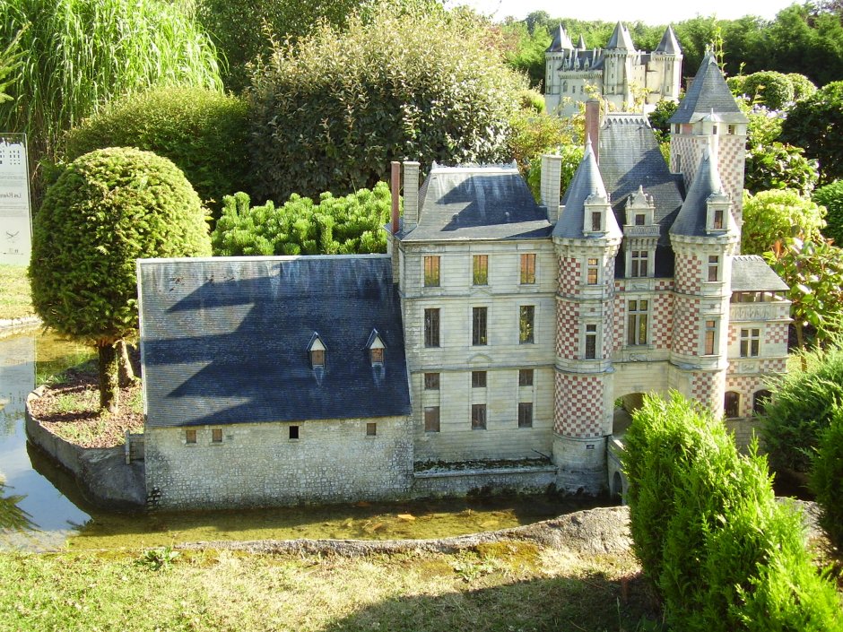 Замок де Валь (Château de Val)