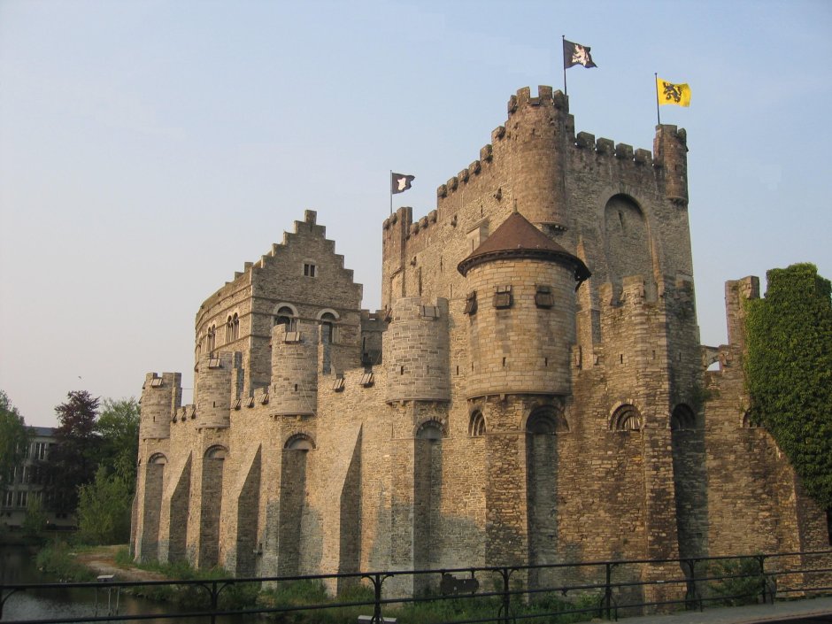 Графский замок 1180 г