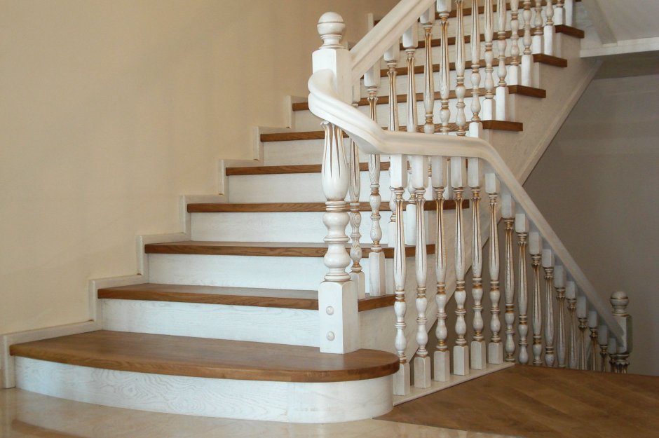 Мраморная лестница в доме
