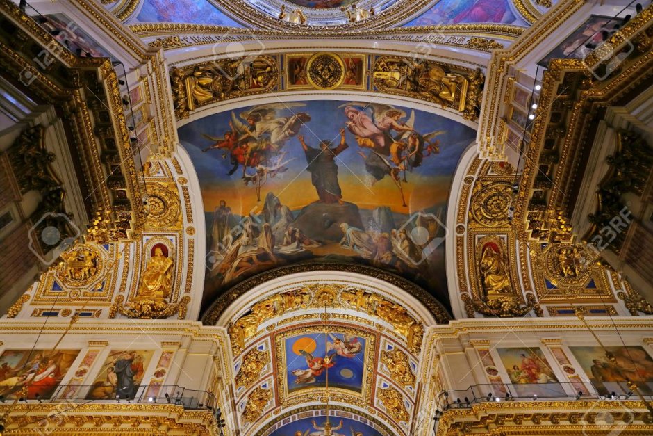 Исаакиевский собор в Санкт-Петербурге внутри колоннада