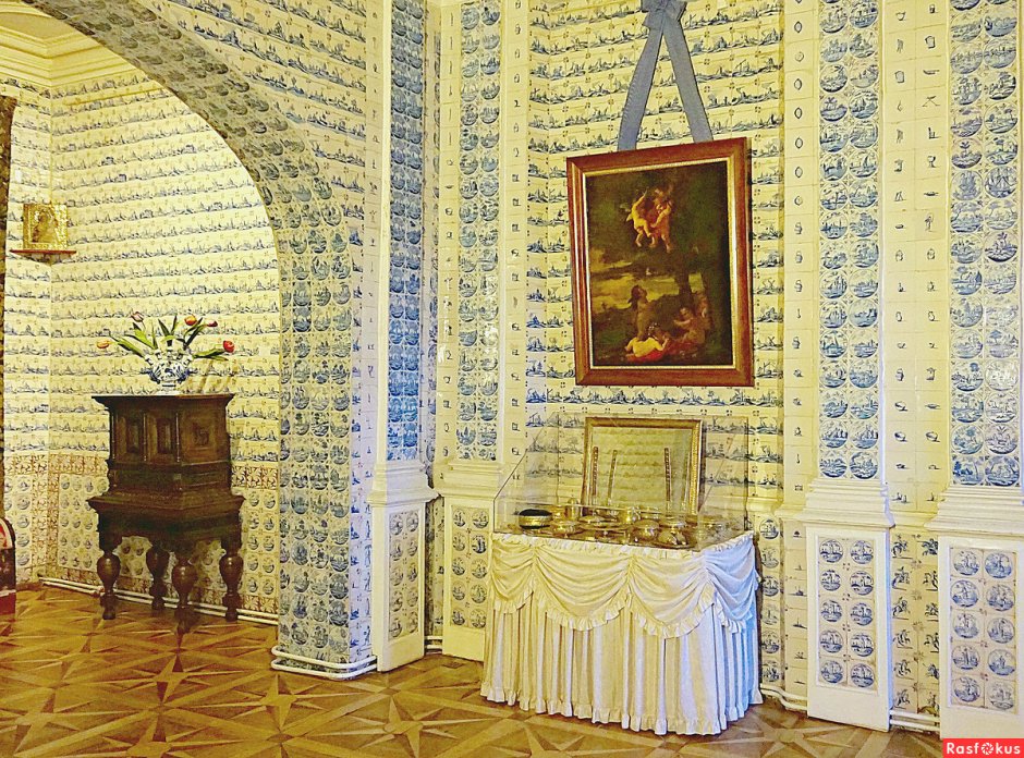 Ореховый кабинет в меншиковском дворце