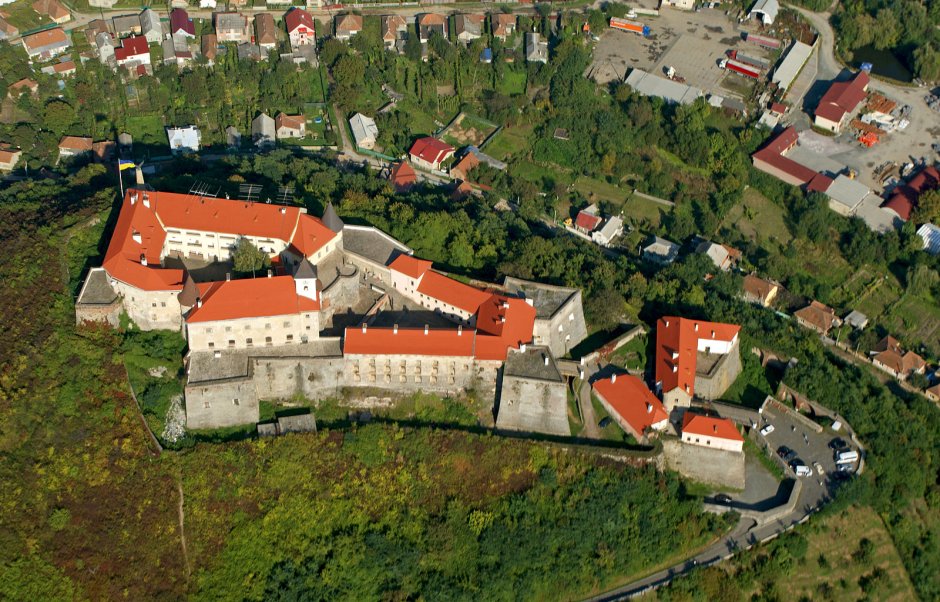 Двор замка Паланок