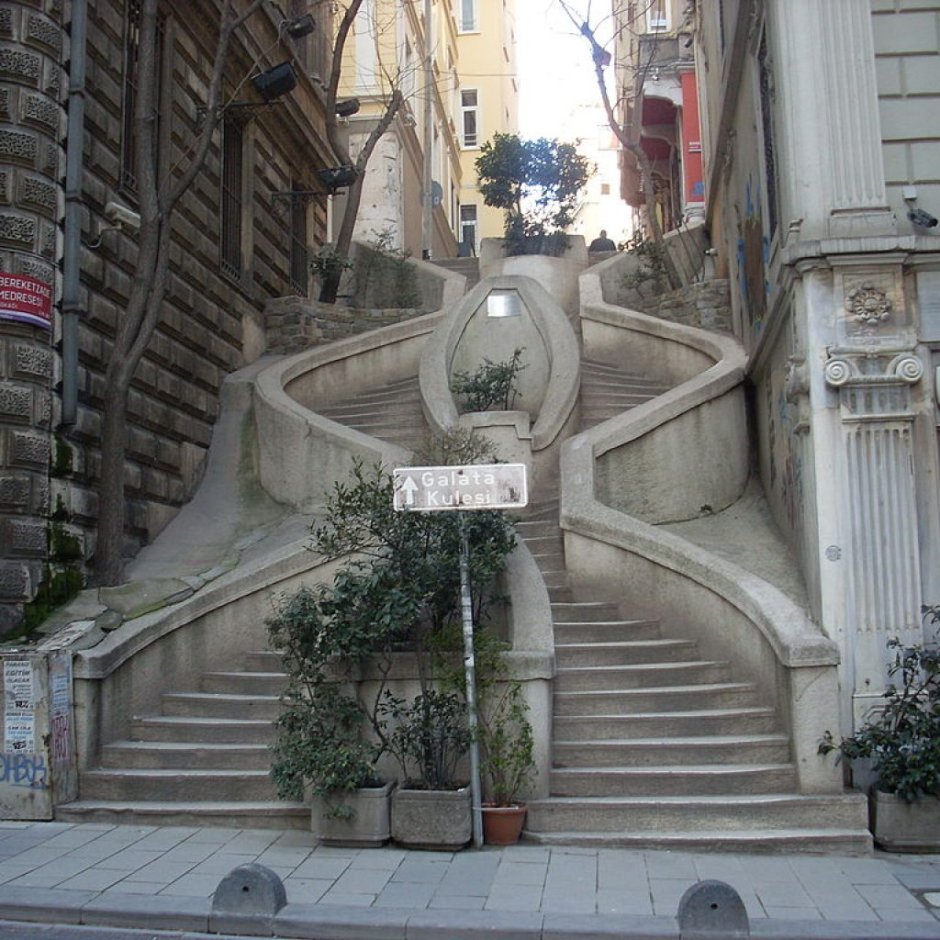 Лестница Комондо в Стамбуле