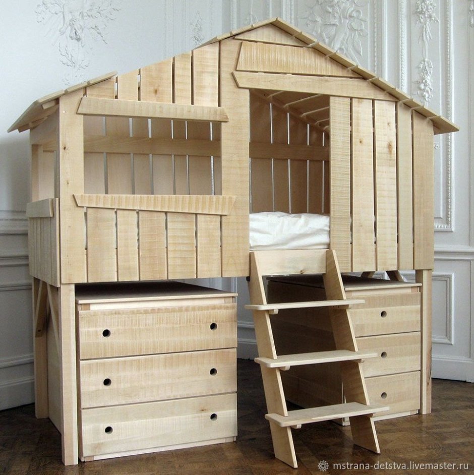 Кроватка домик из дерева