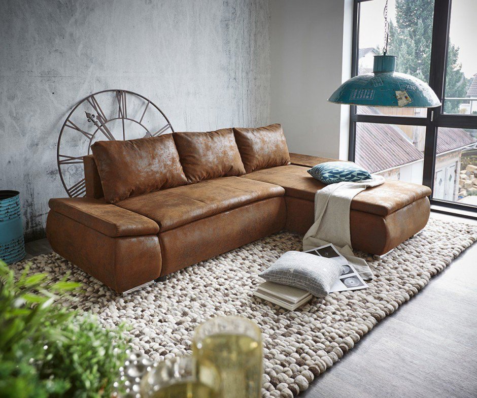Кожаный диван в интерьере лофт