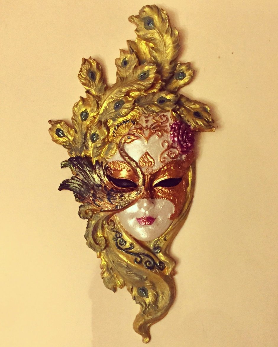 Венецианская маска из полимерной глины