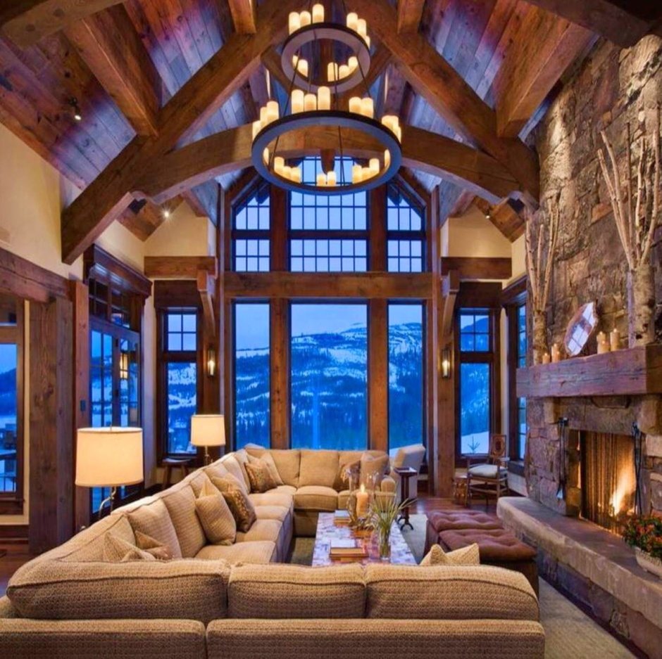 Дом с камином с панорамным окном зима