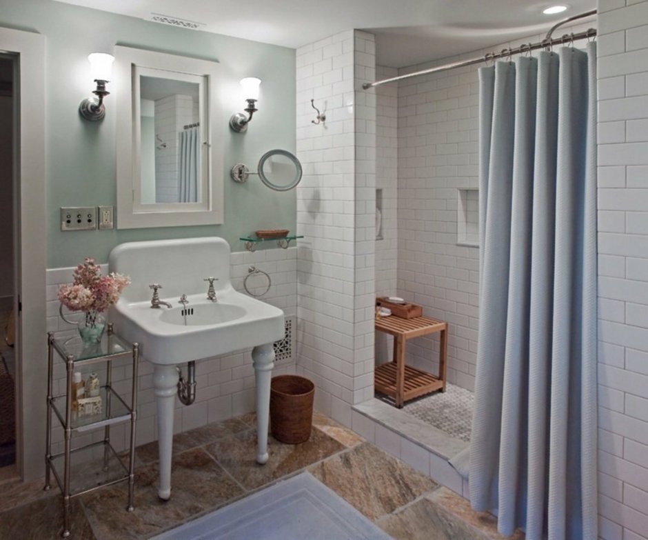 Интерьер ванной комнаты со шторкой