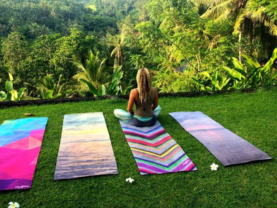 Красивый коврик для йоги