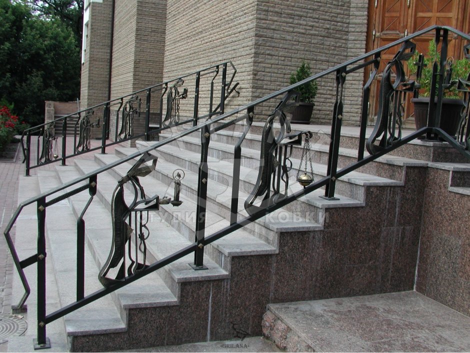 Кованые лестницы на улице крыльцо