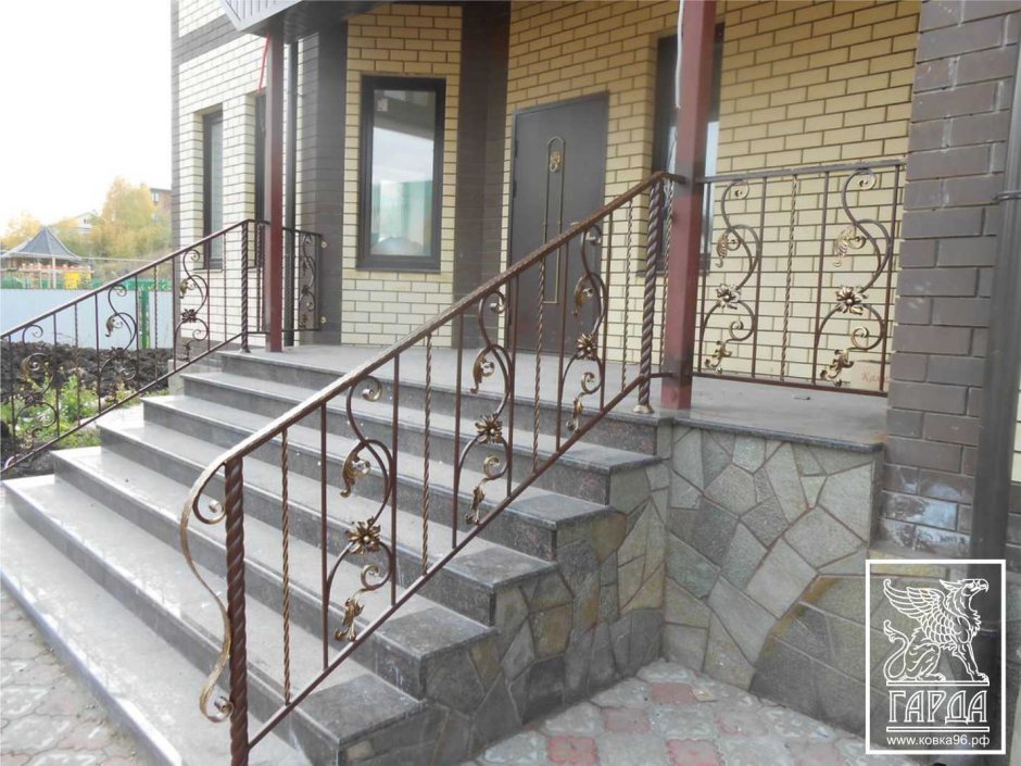 Перила металлические для крыльца