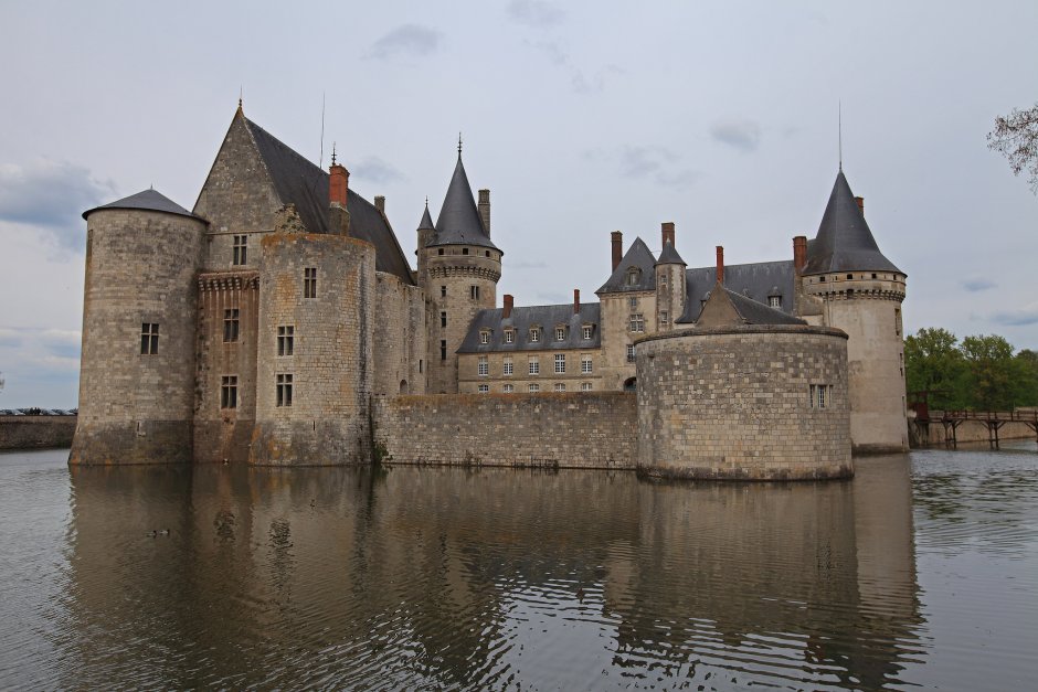 Замок Сюлли-сюр-Луар внутри