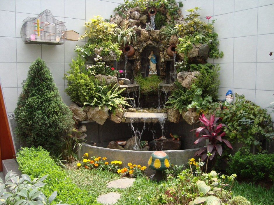 Зимний сад с фонтаном