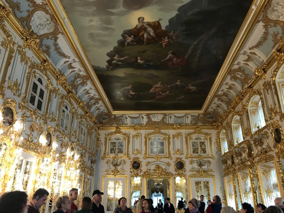 Петергофский дворец в Санкт-Петербурге внутри