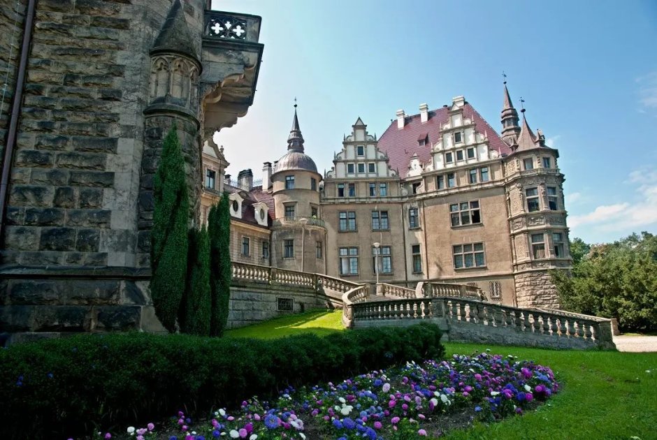 Замок Castle Moszna