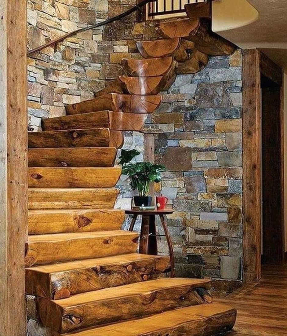 Деревянная лестница из цельного дерева