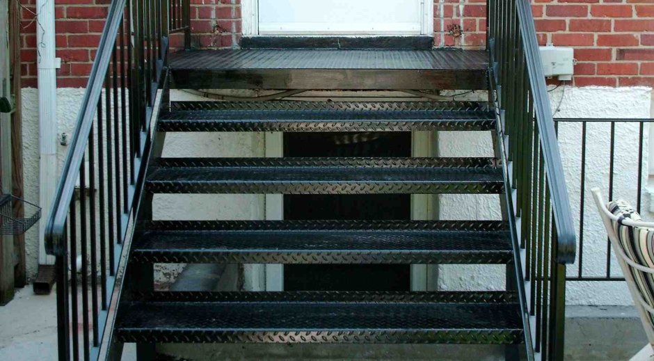 Ступени алюминиевые для лестниц внутренних рифленые