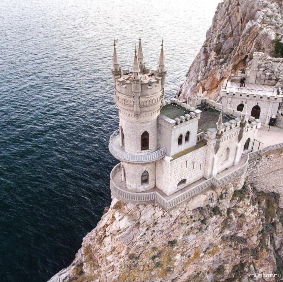 Дворец замок Ласточкино гнездо