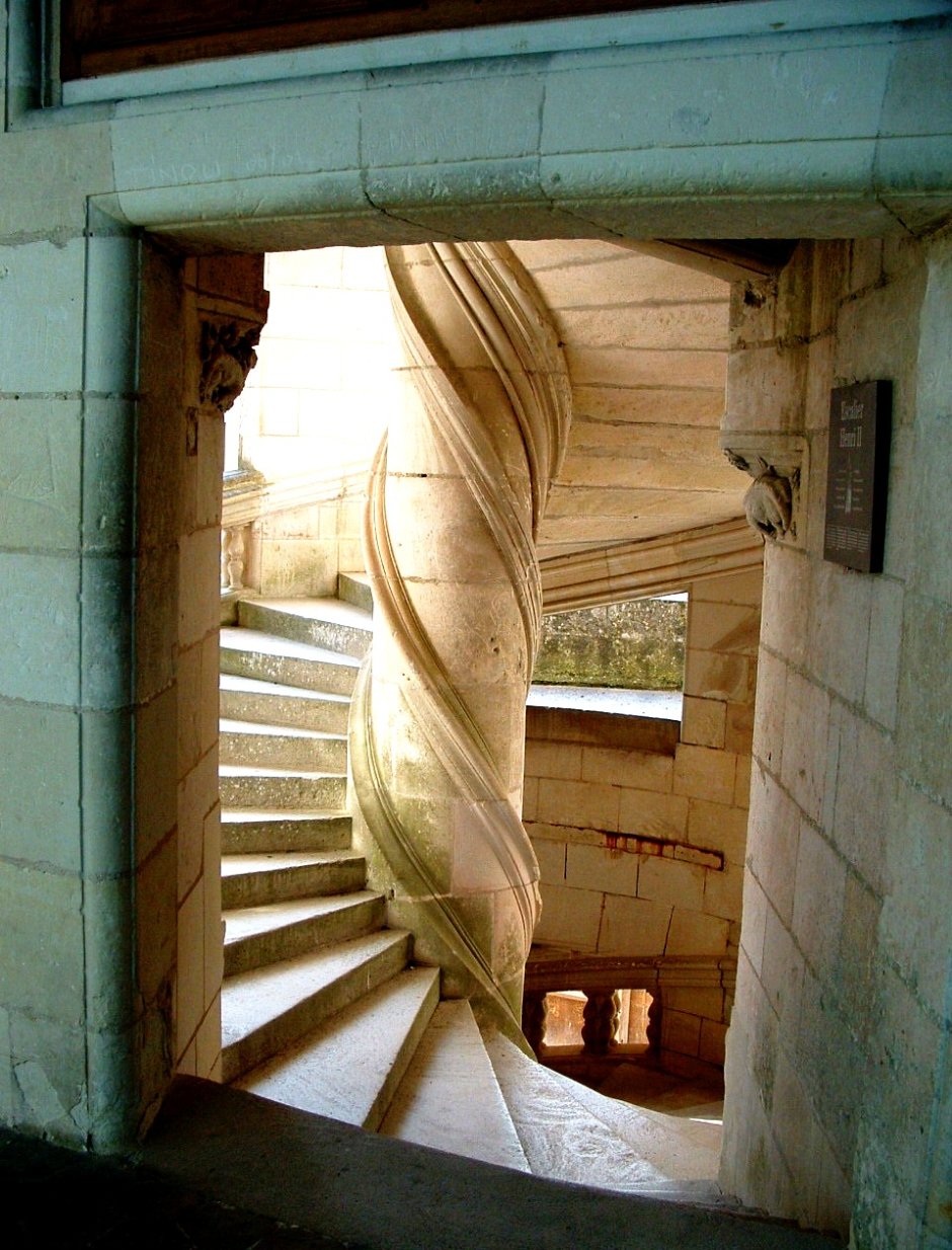 Лестница да Винчи в замке Шамбор