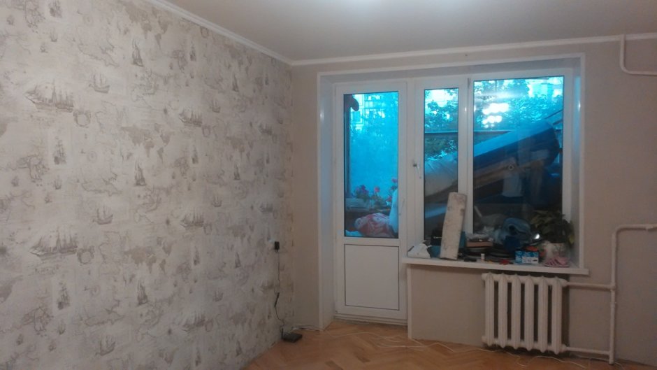 Кухня с витражными окнами