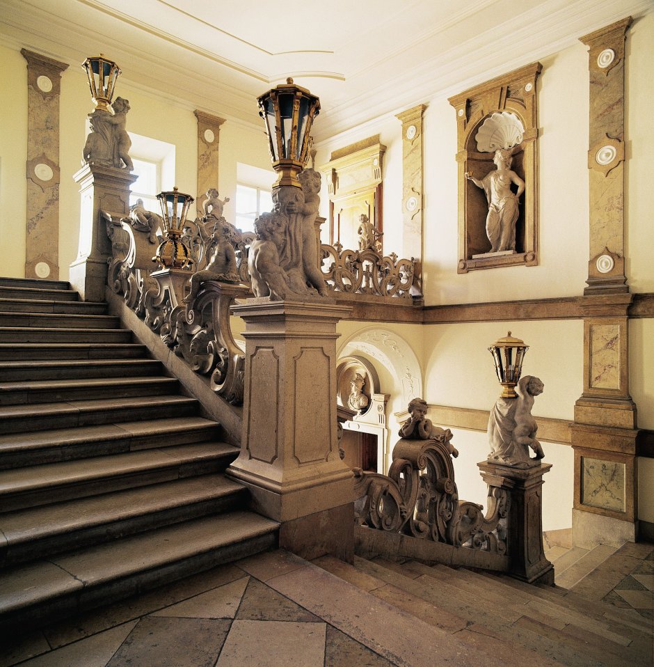 Мраморный зал дворец «Мирабель» в Зальцбурге