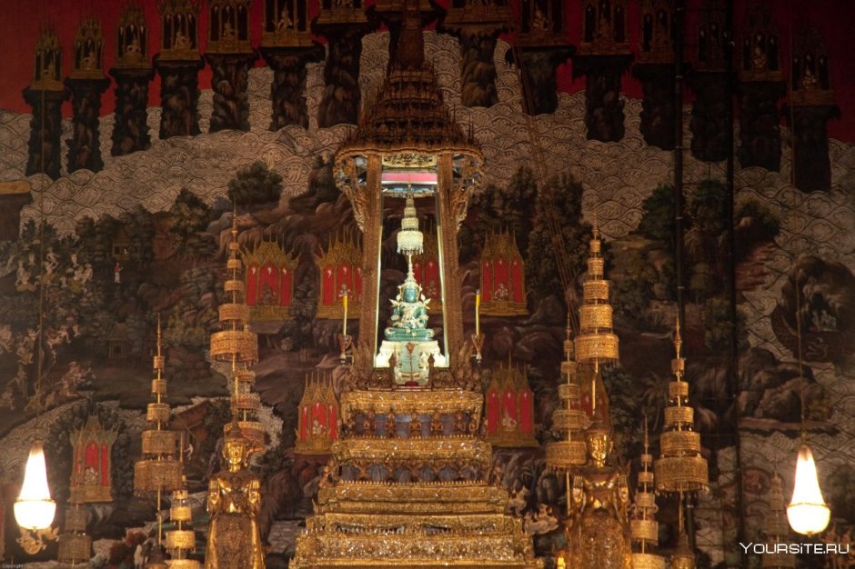 Большой Королевский дворец и храм изумрудного Будды в Бангкоке