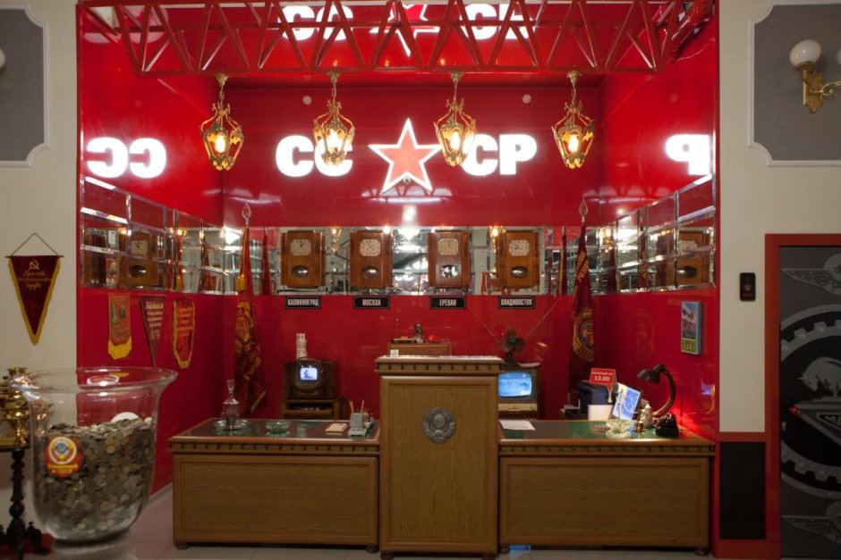Шторы для эркерного окна в гостиной классика