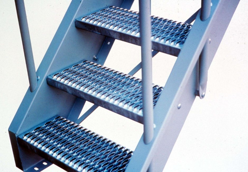 Металлические ограждения для лестниц лофт