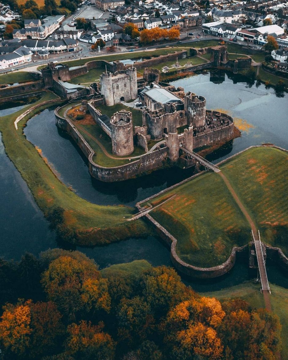 Замок Кайрфилли Великобритания