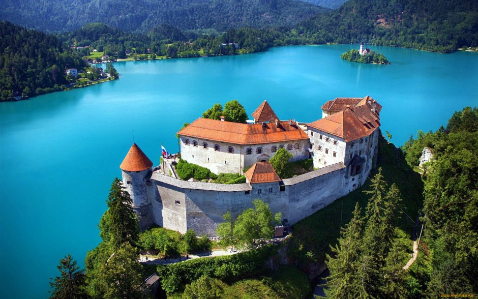 Замок снежник Словения