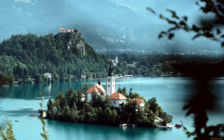 Замок на озере Блед в Словении